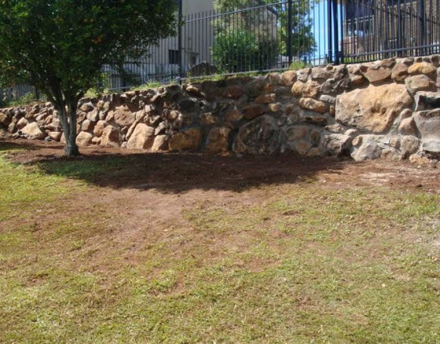 Council-Compliant Rock Wall Reconstruction in Gold Coast