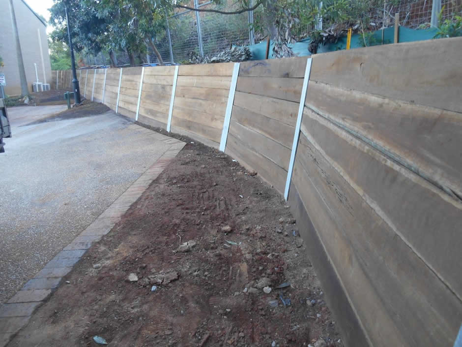 H4 Hardwood Sleeper Retaining Walls: Durable and Elegant Retaining Solutions