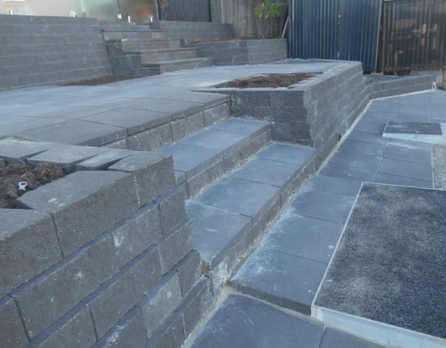 Lakefront Transformation with Flush Face Garden Wall Blocks in Coombabah