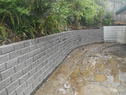 Concrete Retaining Wall in Mudgeeraba - Replacing Old Timber Walls