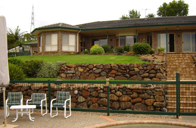 Hand Placed Bush Rock Retaining Walls: Customised Natural Retaining Solutions