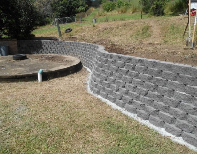 Windsor Stone Block Retaining Walls - Classic and Durable Solutions